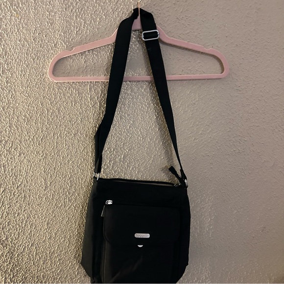 Handbags - NWOT Baggallini Pocket Town Purse Nylon Crossbody Bag Lightweight Adjustable